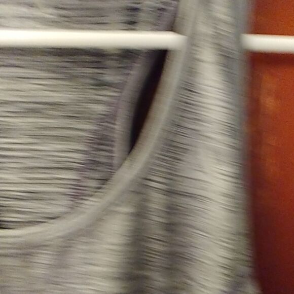 2/$20 NWT Reebok Blk Heather Dynamic Workout Tank - Picture 4 of 8